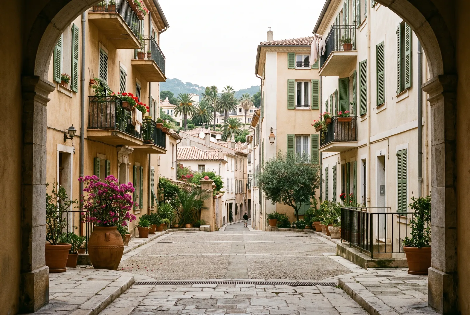 Cour intérieure d'un immeuble à Hyères